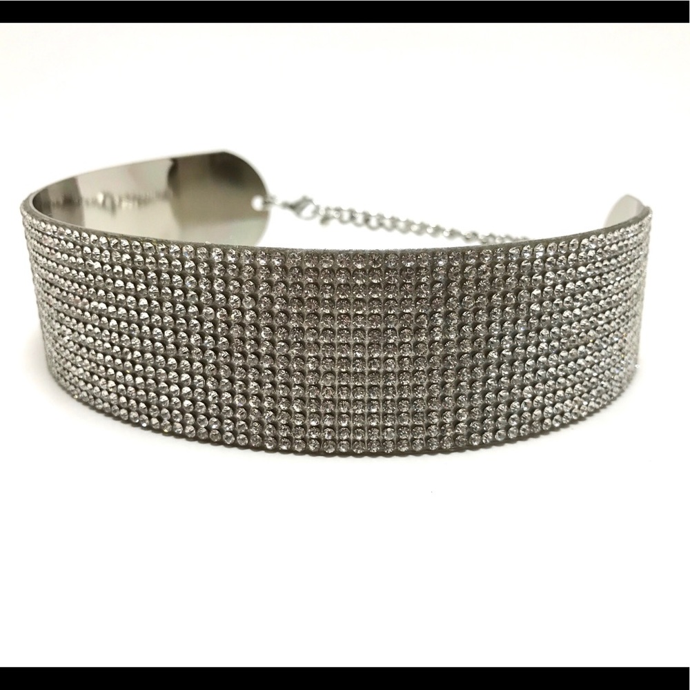 New studded-stone brilliant metal cuff choker 💯